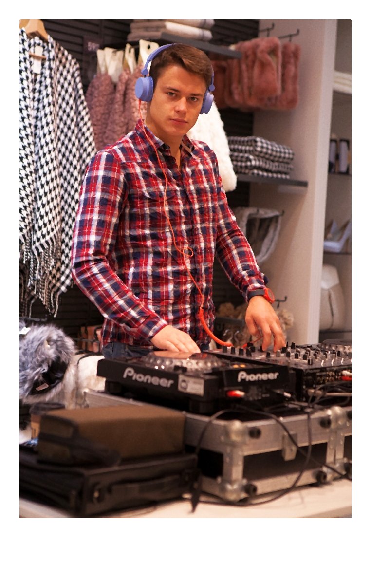 kaukaz-Re-otwarcie salonu marki NEW LOOK w Z_otych Tarasach (5)-005-2014-10-15 _ 15_14_00-80